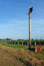 Einfahrtsignal in den Bahnhof Tiszatelek der 2009 stillgelegten Schmalspurstrecke von Nyiregyhaza nach Dombrad und Balsa, 29.