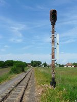 Einfahrsignal an der Strecke südlich vom Bahnhof Kotaj der 2009 stillgelegten Schmalspurstrecke von Nyiregyhaza nach Dombrad und Balsa, 29.