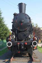 GySEV 324.1518 aufgestellt als Denkmallok am Ende des Hausbahnsteiges im Bf. Sopron; 13.Aug. 2010.