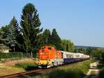 M40 209 mit dem Ikarus-Sonderzug von Budapest nach Tapolca kurz vor Bf. Balatonalmádi.
12.05.2018.