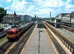 Bahnhof Györ, Diesellok M41-2188 mit einem Personenzug.
