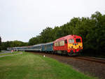 Die  Russel  M41 2140 mit einem Eilzug in Richtung Tapolca kurz nach Ábrahámhegy.
12.08.2017.