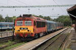 MÁV H-START 418 316 mit dem Sz 19616 nach Tapolca, am 20.07.2024 in Keszthely.