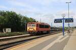 MÁV-START 418 316 am 26.07.2025 beim umsetzen in Tapolca. Sie brachte den Ex 8804  Fenyves  aus Pécs.