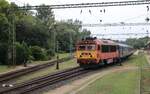 M�V H-START 418 316 mit dem Sz 19616 nach Tapolca, am 20.07.2024 bei der Ausfahrt in Keszthely.