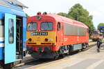 Am 26.07.2025 rangierte die M�V M41 2143 (92 55 0418 143-7 H-START) in Tapolca an den IC 19795  K�k Hull�m  nach Budapest-D�li.