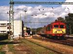 M41 2305 mit R 9653 Keszthely-Balatonszentgyrgy auf Bahnhof Keszthely am 8-8-2005. Bild und scan: Date Jan de Vries.