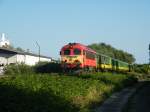 MV-Trakci M41 2204 zwischen Feketebzseny und Fonyd, mit einem Schnellzug aus Kaposvr nach Szombathely und Sopron, am 23.