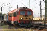 In Nagykanizsa fährt am 18.05.2011 M 412156 von H-MAVTR mit einem Personenzug in Richtung Balaton ein.