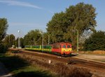 Die 418 108 als R nach Celldömölk am 30.09.2016 bei der Ausfahrt aus Gecse-Gyarmat.