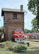 Denkmal der MÁV M61.004 am Wasserhaus in Tapolca, am 26.07.2025.