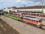 628 301 steht am 28.07.17 mit einem Zug der Raaberbahn im Bahnhof Győr.