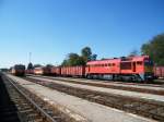MV-Trakci M62 127 wartet mit einem Gterzug nach Bkscsaba am Bahnhof Oroshza, am 01.