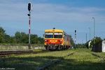 Die  Brotbüchse  117 184 bei der Einfahrt des Bahnhofes von Sümeg, 12.08.2016