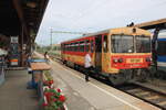 MÁV-START 117 237 als Sz 38323 nach Kaposvár, am 26.07.2025 im Bahnhof Siófok.