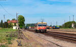 117 290 als R 5422 (Miskolc-Tiszai - Ozd) im Bahnhof Bf B�nr�ve 5.5.26
