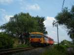 Bzmot 249 mit einem BDzx zwischen Feketebzseny und Fonyd, als Personenzug von Kaposvr nach Fonyd am 18. 06. 2010. 