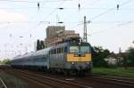 Am 26.8.2005 fährt V 431371 mit einem IC nach Budapest durch den Bahnhof Mezökövesd.