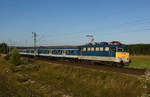 Die frisch lackierte V43 431 153 bespannte am 18. September 2019 den D 906 von Budapest-Déli nach Szombathely und wurde von mir bei Öskü fotografiert.