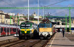 Budapest Déli pályaudvar (Südbahnhof) im herbstlichen Licht: beide Züge fahren nach Szombathely: die  Szili  (431 072) mit dem IC904  Bakony  über