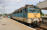 MÁV-START 431 335 mit dem IC 19794  Kék Hullám  vom Budapest-Déli nach Tapolca, am 26.07.2025 nach der Ankunft in Balatonfüred.