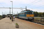 MÁV-START 431 116 mit dem IC 19795  Kék Hullám  von Tapolca nach Budapest-Déli, am 26.07.2025 in Balatonfüred.