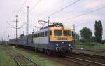 V 432258 in Sonderlackierung fhrt am 31.5.2003 mit einem Personenzug  in Fzesabony um 9.53 Uhr in Richtung Miskolc ab.