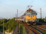 431 339 mit einem Zug nach Bratislava fährt in Bratislava Vinohrady ein.