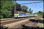 MAV 433224 durchfährt hier am 13.7.2022 um 10.223 Uhr mit dem IC nach Pecs den Landbahnhof Örtilos.