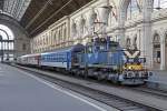 460 032 war am 21.10.2015 in Budapest Keleti als Verschublok eingeteilt und hat eine Wagengarnitur in der Halle bereitgestellt.