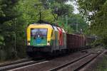 1047 503 und eine angemietete Schwester mit einem Gterzug bei der Durchfahrt des Haltepunktes Trkblint.