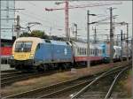 1047 007-8 mit einer RoLa am Haken fhrt am 14.09.2010 durch den Hauptbahnhof von Linz.