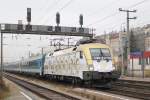 1047 bzw jetzt 470 010, die goldene Elf, das Wunderteam der ungarischen Nationalmannschaft mit einem Sonderzug von Budapest nach Wien Westbahnhof, hier bei der Durchfahrt des Bahnhof Wien Penzing; am