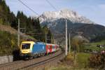 Nur noch wenige Woche kann man die MAVTR 470 auf der Giselabahn fotografieren.
Bei Pfaffenschwendt konnte ich am 19.10.13 die MAVTR 470 002 mit der SB 1508 (Salzburg Hbf - Wrgl Hbf) aufnehmen.