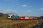 Im Abendlicht des 27.10.13 erreicht die MAVTR 470 002 mit ihrer SB 1508 (Salzburg Hbf - Wrgl Hbf) gleich die Hst Brixen im Thale.