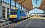 Der Venice Simplon-Orient-Express (VSOE) ist mit 480 017-7 in der filigranen Haupthalle seines Zielbahnhofs Budapest-Nyugati pu (HU) angekommen.