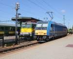 480 008 setzt zurck an einen bereitstehenden Personenzug. Nebst 430 323. Aufgenommen am 15.05.2013 in Sopron.