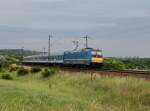 Die 480 005 mit einem D Zug nach Győr am 09.06.2012 unterwegs bei Biatorbágy.