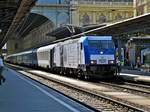 Am 11 Mai 2018 wird ein IC nach Debreçen bereitgestellt in BUdapest Keleti mit Werbelok 480 022 an der Spitze.