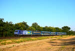 Interessante Zugbildung: die Werbelok 480 011  Future Heroes  und 630 047 waren mit dem Zug IC949 zwischen Komárom und Szőny.