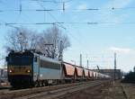 MV-Trakci 630 022 fhrt mit einem Gterzug bei Budapest-Ferihegy, am 25.