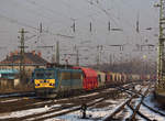 Die Ungarische 630 151 war am 21.01.17 mit einem Transport vieler Güterwagen beschäftigt. Die schöne Maschine konnte von der alten Verladestation des Bahnhofes Köbanya Felsö aufgenommen werden. 