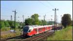 Diese Stadler Flirt Garnitur der Mav H_Start mit dem Fahrziel Györ fuhr mir Anfang August 2015 auf der Kbs1 bei Komárom (H) vor die Linse.