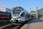 MAV 415 115 steht in Budapest-Nyugati als S50 nach Monor. (10.05.2023)