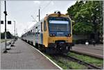 Regionalzug von Füzesabony ist in Eger eingetroffen, an der Spitze Steuerwagen Bmxt 015.