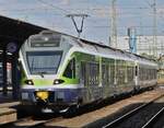 Farbenfroher Triebzug 415 061, verl�sst als S-Bahn im Doppelpack, den Bahnhof von Budapest Keleti. 08.05.2026