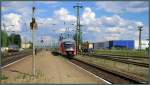 Ein Talent Triebwagen bei der Einfahrt im Bahnhof von Komárom am 20.Mai 2014.