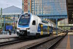 MAV 815 001 steht in Budapest-Nyugati bereit zur Fahrt als Regionalzug nach Cegléd. (09.05.2023)