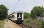 Mit 2 kroatischen Wagen am Zugschluss durcheilte der IC 1206  Agram  von Budapest-Keleti nach Zagreb GK am 26.07.2025 das ungarische Maroshegy.