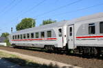 Der HR-H�PP 61 78 20-70 081-4 Bee im IC 1206  Agram  von Budapest-Keleti nach Zagreb GK, am 29.07.2026 in Si�fok.